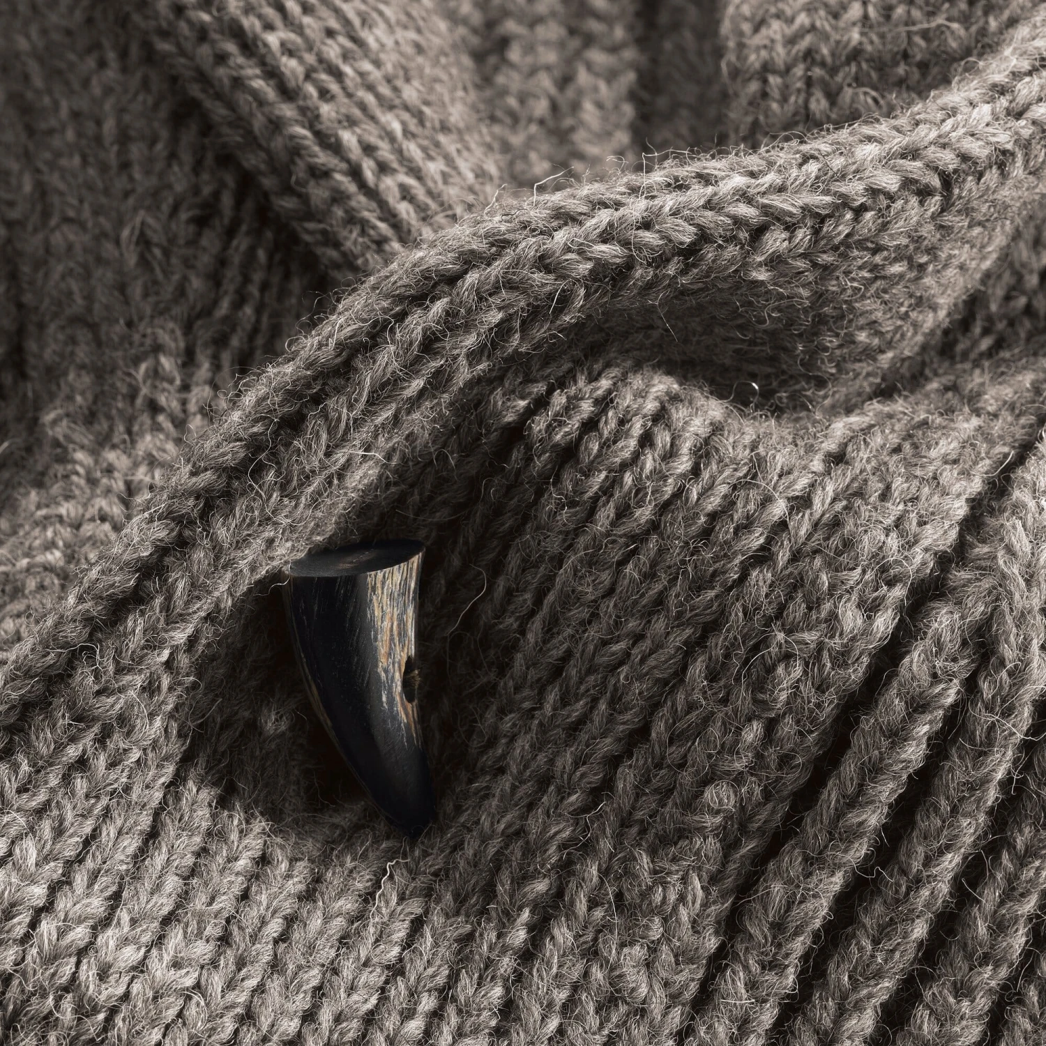 Black Sheep Vest, Natuurlijk Donker Gemêleerd 4 Black Sheep Vest, Natuurlijk Donker Gemêleerd - Afbeelding 2