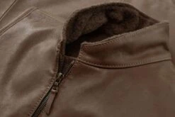 Heren Bodywarmer Cowhide Wol Voering, Medium Bruin -Armedangels Winkel heren bodywarmer cowhide wol voering 2