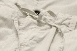 Heren Broek Krijtstreep, Zandgrijs -Armedangels Winkel heren broek krijtstreep 2