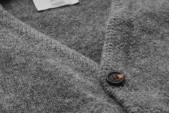 Heren Gebreid Vest Virgin Wool, Grijsachtig Oranje -Armedangels Winkel heren gebreid vest virgin wool 2