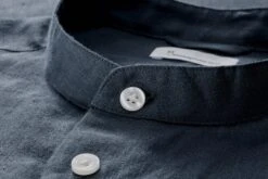 Herenhemd Met Opstaande Kraag, Donkerblauw 7 Herenhemd Met Opstaande Kraag, Donkerblauw -Armedangels Winkel herenhemd opstaande kraag 2