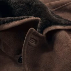 Herenjas IJsland Lamsvel, Donkerbruin -Armedangels Winkel herenjas ijsland lamsvel 3