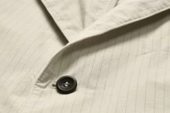 Herenjas Krijtstreep, Zandgrijs -Armedangels Winkel herenjas krijtstreep 2