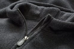 Engel Herenjas Merino Fleece, Zwart Gemêleerd -Armedangels Winkel herenjas merino fleece 2