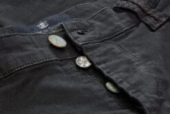 Herrenchino Knoopsluiting, Donkergrijs -Armedangels Winkel herrenchino knoopsluiting 2