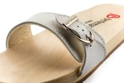 Houten Sandaal, Wit -Armedangels Winkel houten sandaal 2